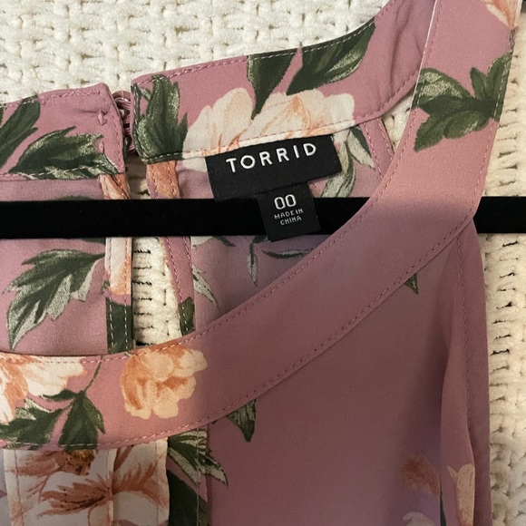 Torrid Floral Pleated Halter Tank (plus size; size 00) - Picture 7 of 10